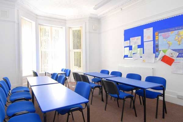 Літні канікули в Англії, Борнмут | Cavendish School of English